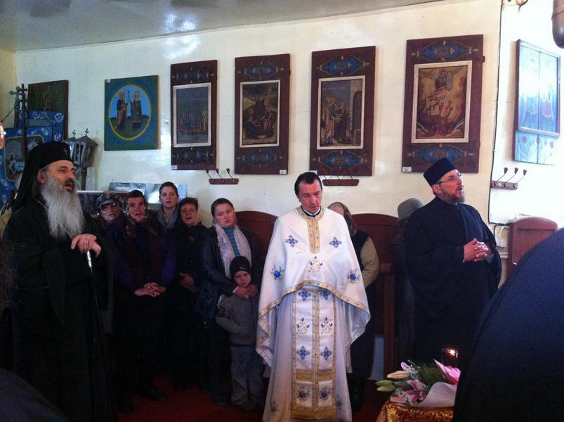 Înaltpreasfințitul Teofan, Arhiepiscop al Iaşilor şi Mitropolit al Moldovei şi Bucovinei a vizitat, în a 2-a zi a Sfintelor Paşti, parohia Arămoaia.