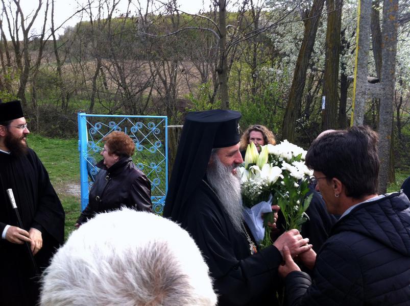 Înaltpreasfințitul Teofan, Arhiepiscop al Iaşilor şi Mitropolit al Moldovei şi Bucovinei a vizitat, în a 2-a zi a Sfintelor Paşti, parohia Arămoaia.