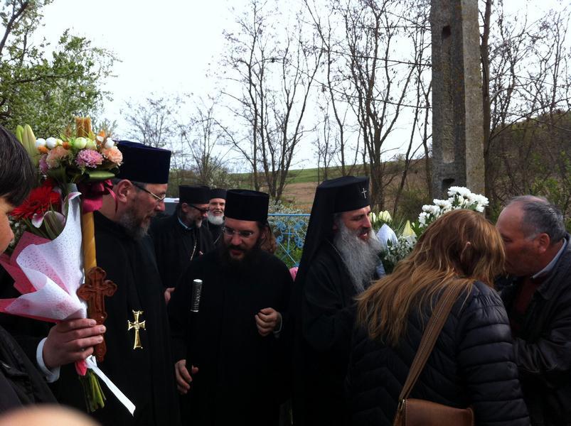 Înaltpreasfințitul Teofan, Arhiepiscop al Iaşilor şi Mitropolit al Moldovei şi Bucovinei a vizitat, în a 2-a zi a Sfintelor Paşti, parohia Arămoaia.